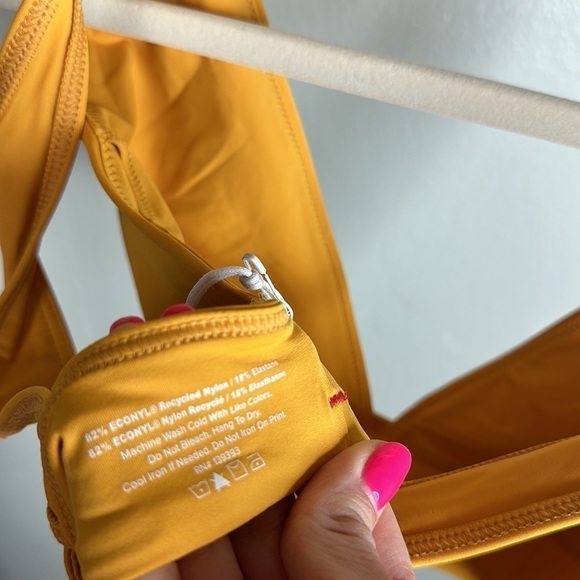 Everlane The Triangle Bikini Top in Marigold NWT SOLD OUT ONLINE - Picture 11 of 11
